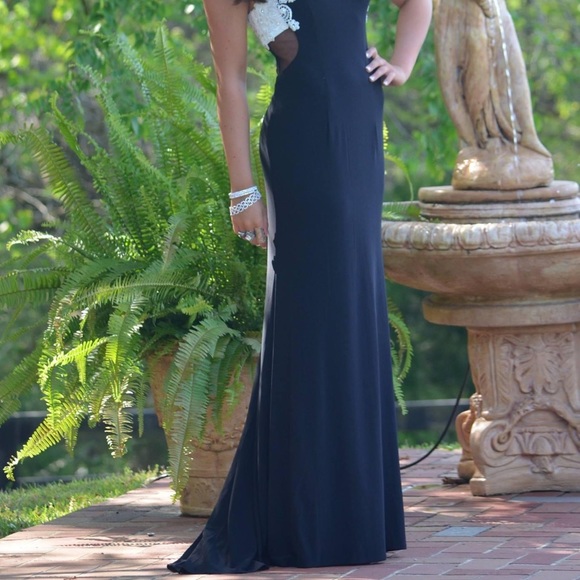 Dave and Johnny Black long dress with sheer panel - Picture 11 of 12